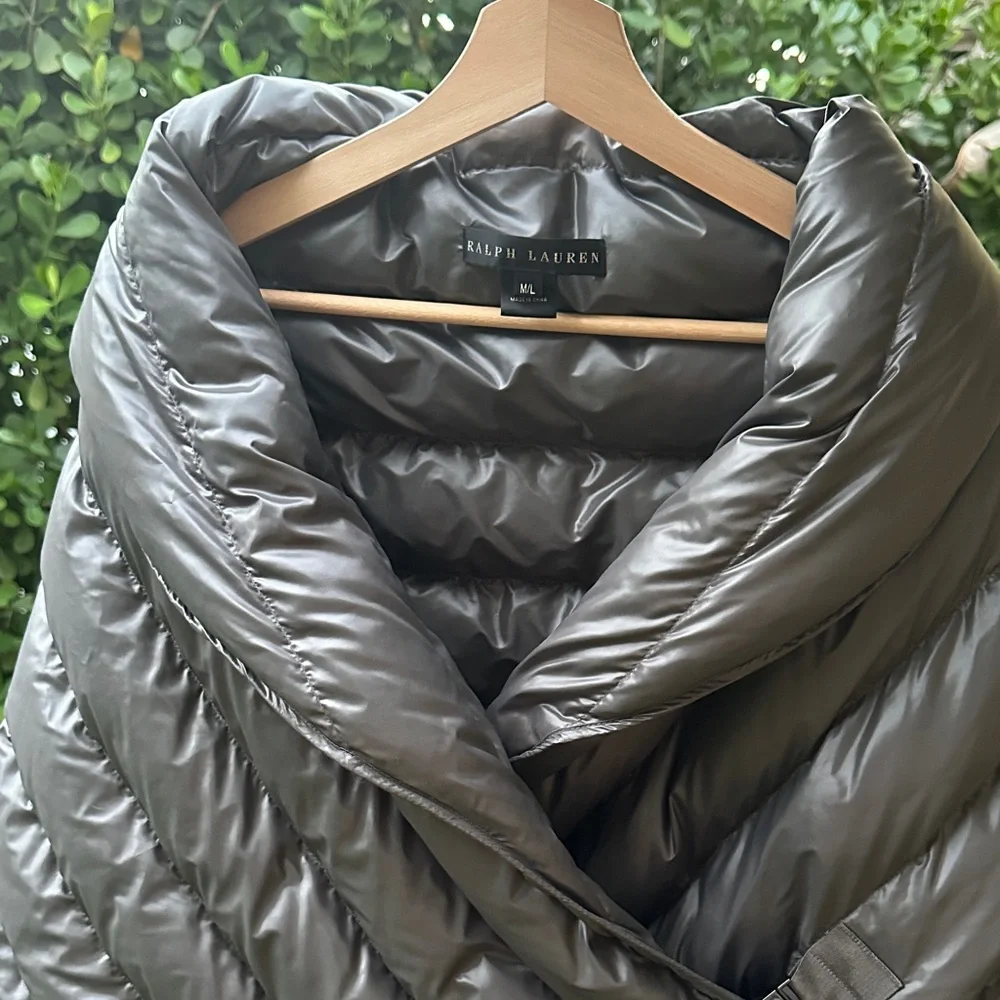 Ralph Lauren Quilted down puffer Jacket shawl in Gray with silver buckle M/L - Picture 5 of 7